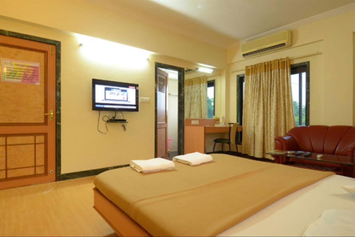 Pooja International Nashik Hotel Exterior photo