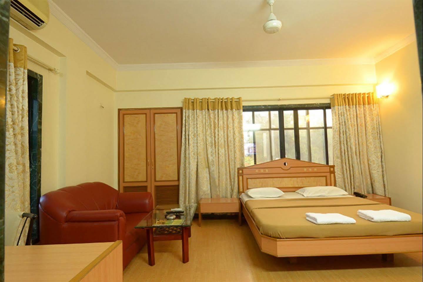 Pooja International Nashik Hotel Exterior photo